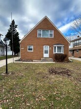 Building Photo - 5861 N 32nd St