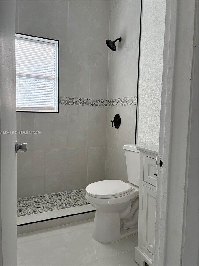 Foto del edificio - 550 NW 15th Ct