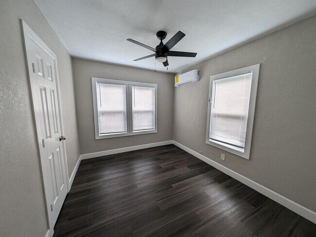 Foto del edificio - 2202 E 7th St