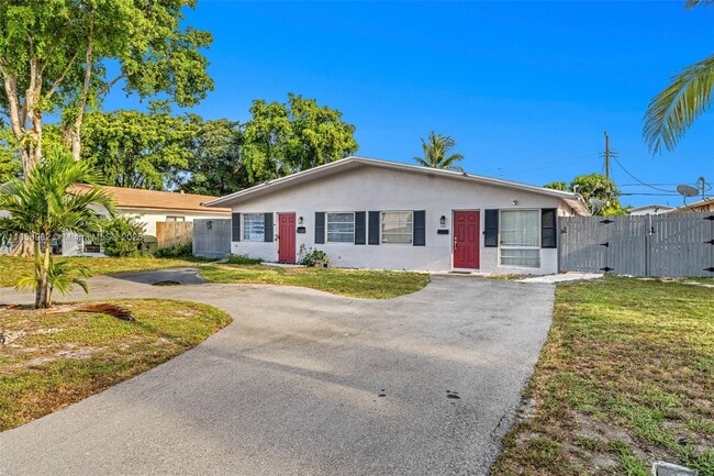 Building Photo - 820 SW 12th Ct