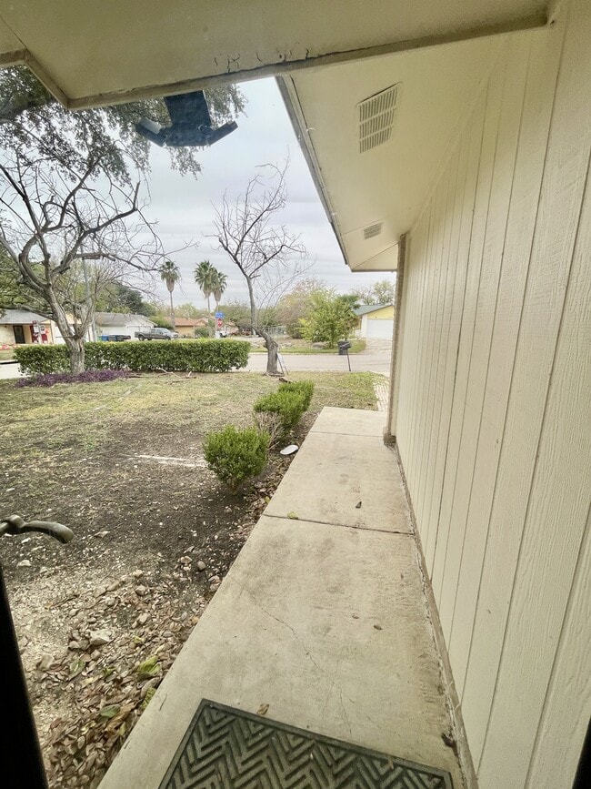 Foto del edificio - 1078 Honey Tree St