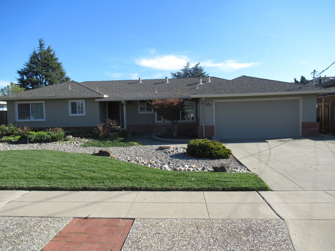 Primary Photo - 4928 Mattos Dr