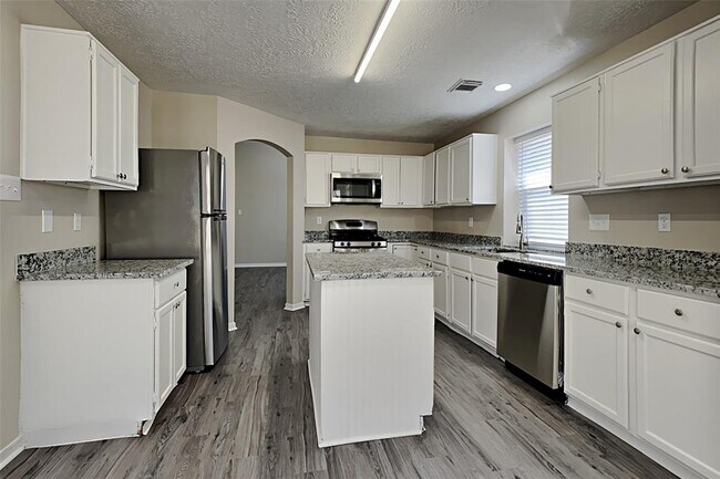 Building Photo - 3414 Meadowlark Ln