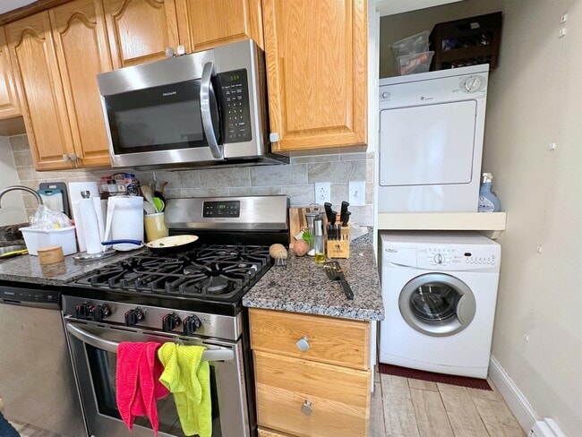 Building Photo - 164 Charles St