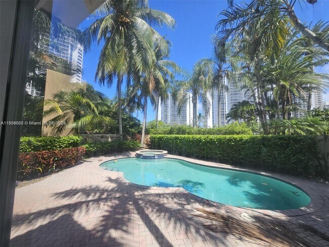 Foto del edificio - 3772 NE 207th Terrace