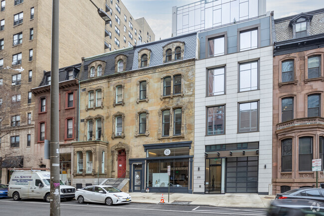 Building Photo - 2110 Walnut St