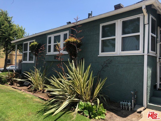 Building Photo - 2500 W 85th St