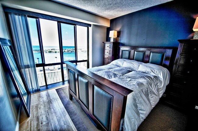 Building Photo - 225 Queen St