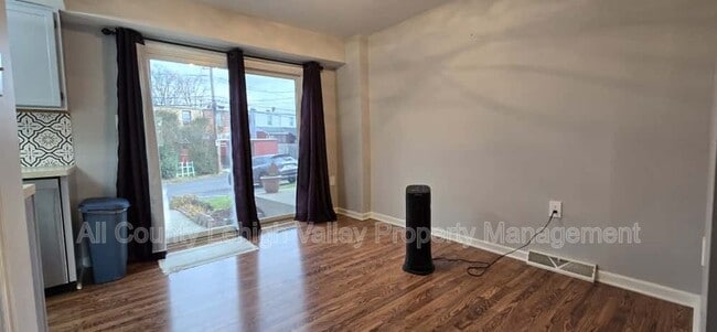 Building Photo - 405 S St George St