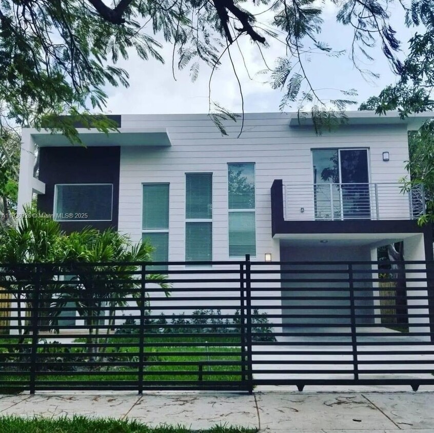 Primary Photo - 3790 Oak Ave