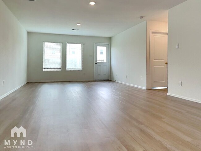 Foto del edificio - 26815 Wilderye Cv Ln
