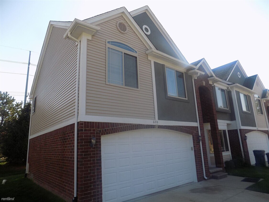 Primary Photo - 3 br, 2.5 bath Townhome - 6170 Elarz Dr