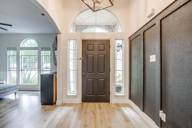 Building Photo - Amazing 3 Bed, 2 Bath Awaiting New Tenants- Burleson ISD- 76028