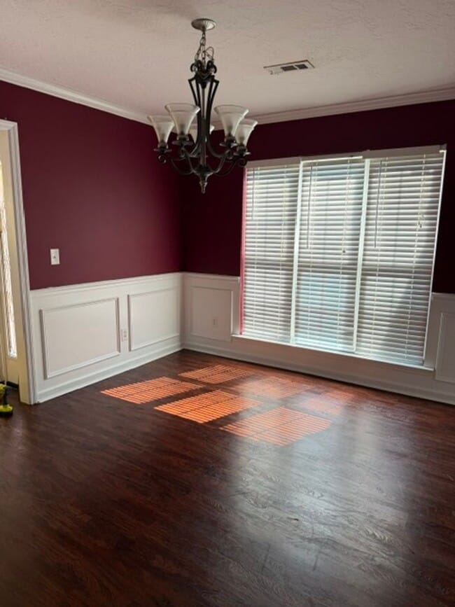 Building Photo - 4 Bedroom