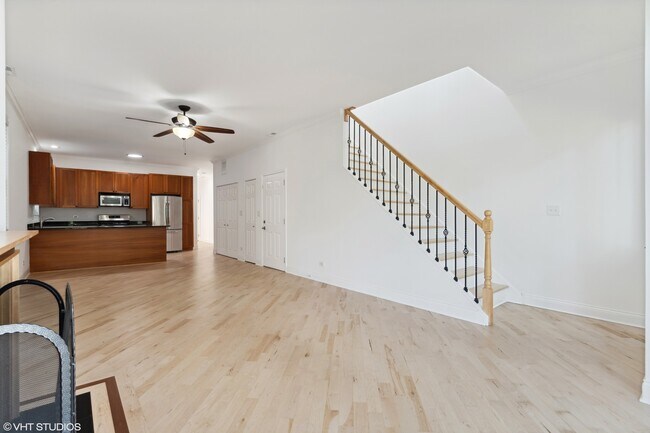 Building Photo - 1513 N Wood St