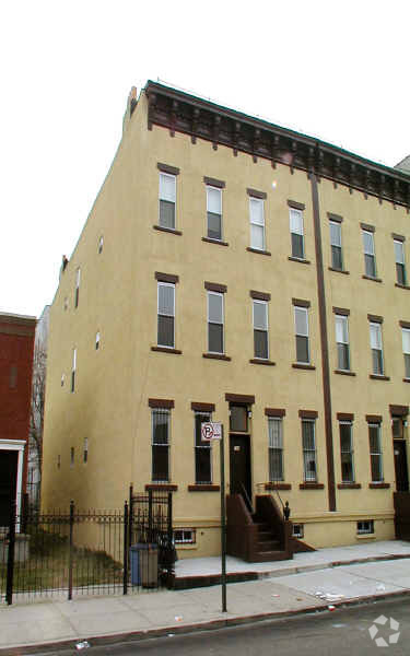 Primary Photo - 124 Grove St