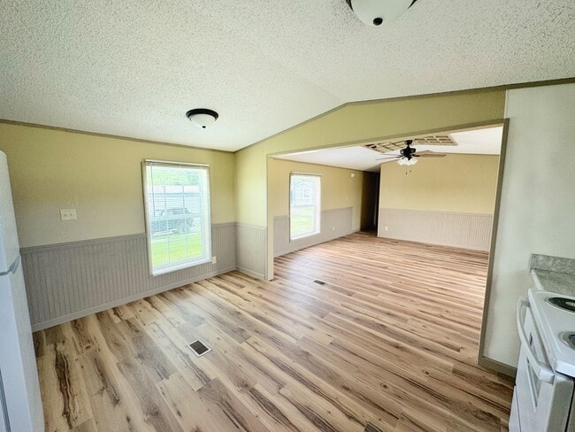 Building Photo - 534 SE 650th Rd