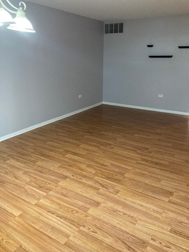 Building Photo - 2835 Rutland Cir