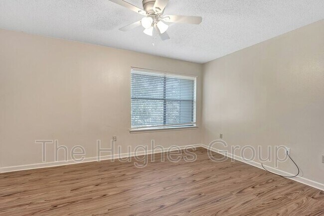 Foto del edificio - 155 Marilyn Dr