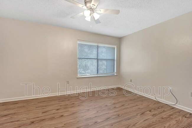 Building Photo - 155 Marilyn Dr