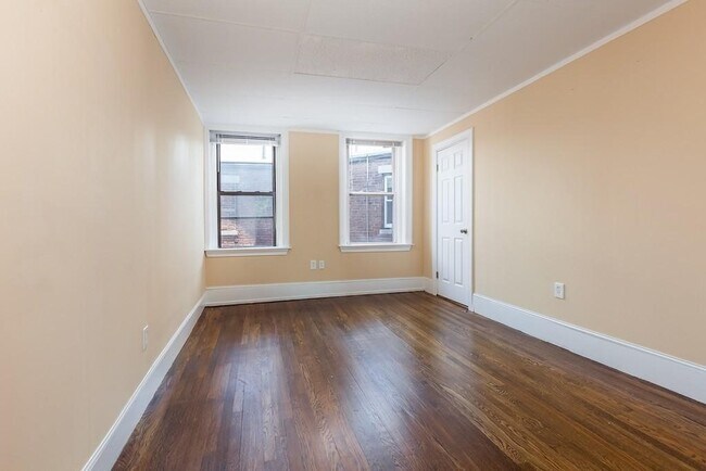 Building Photo - 384 Riverway