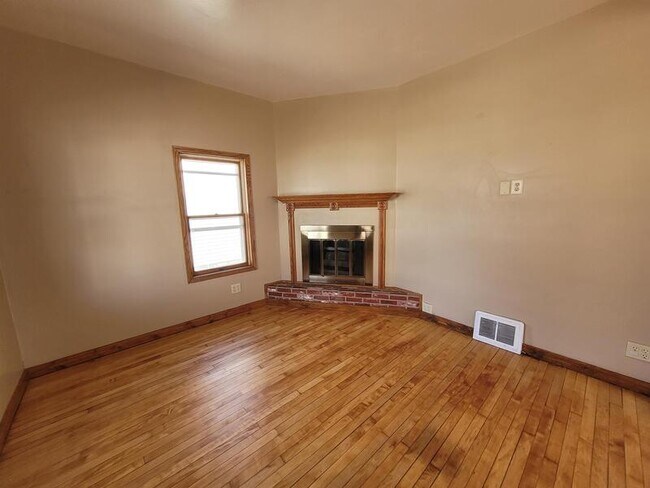 Building Photo - 1648 Preble Ave