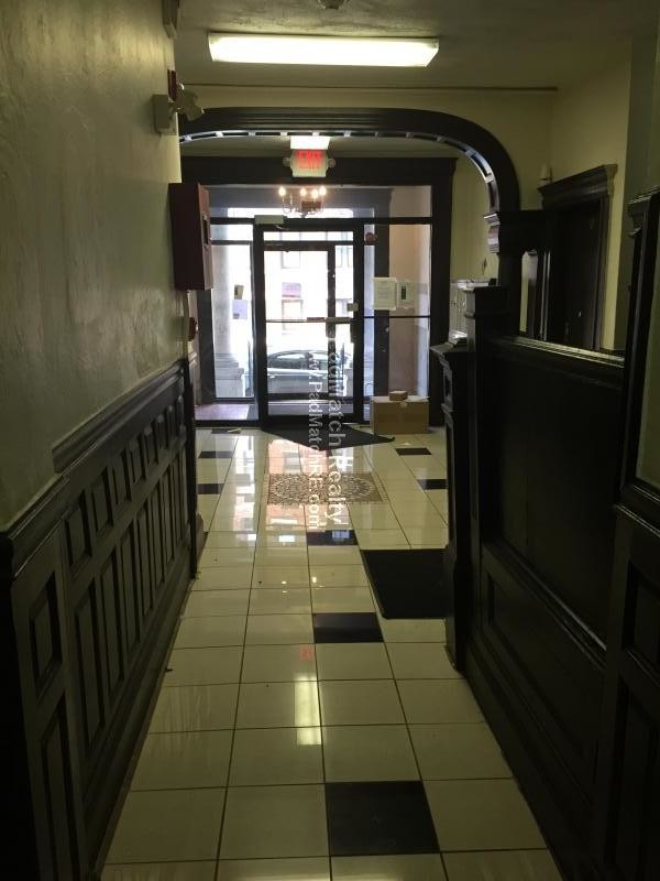 Building Photo - 136 Hemenway St