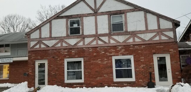 Building Photo - 39 Mine St