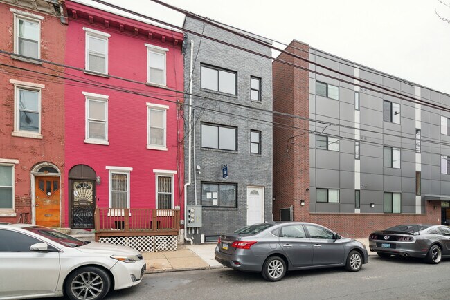 Building Photo - 2218 W Master St
