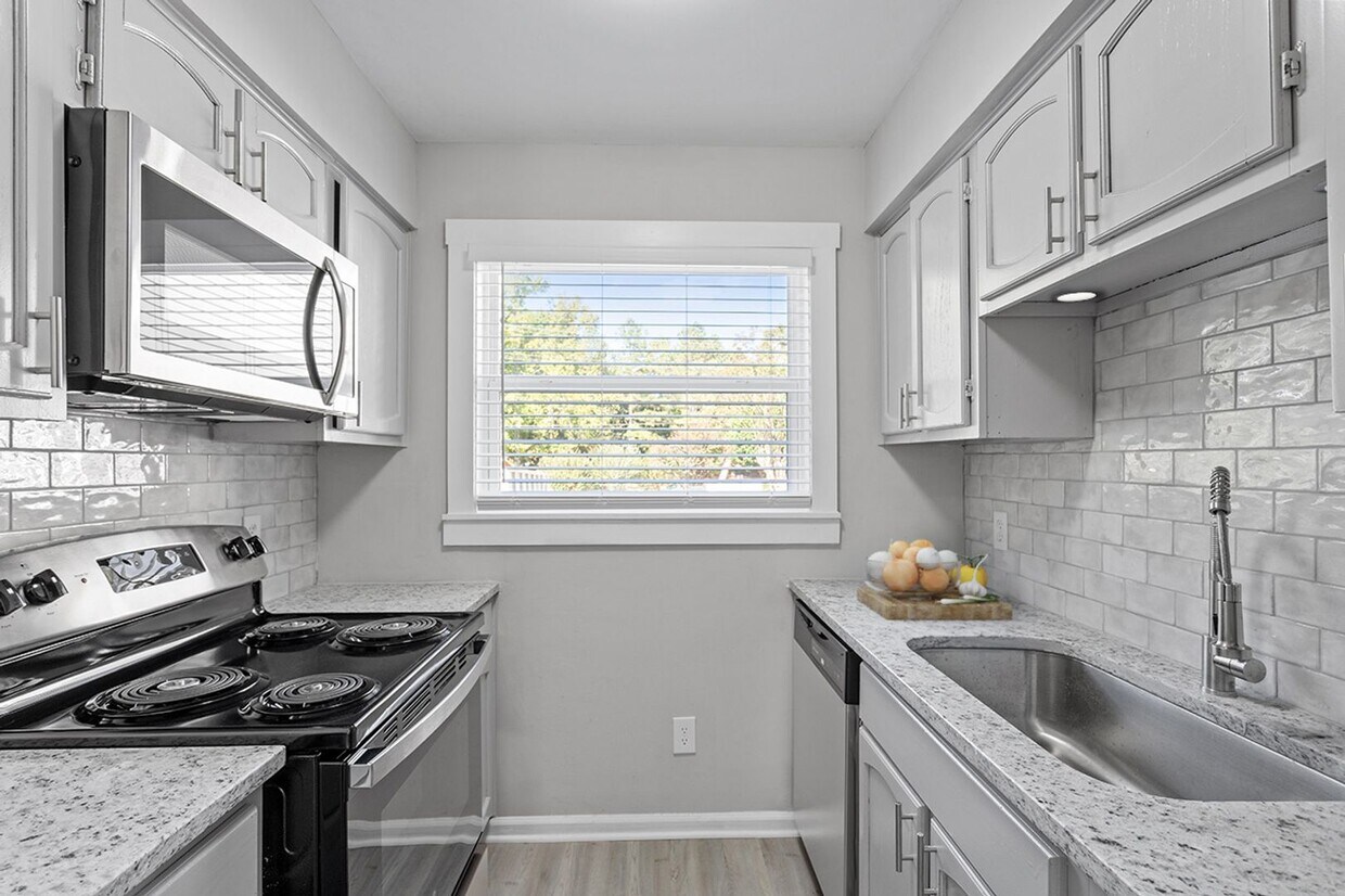 Primary Photo - Beautiful Townhouse Near Downtown Clayton