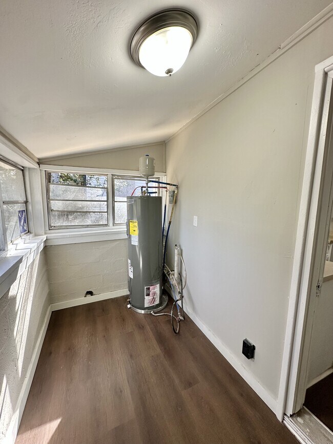 Foto del edificio - 941 47th Pl N