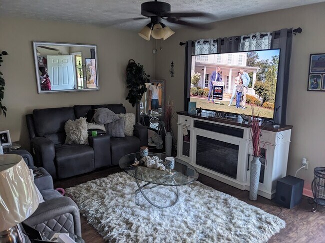 Photo - 201/203 East Paces Dr House