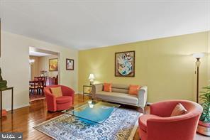 Building Photo - 10044 Maple Leaf Dr