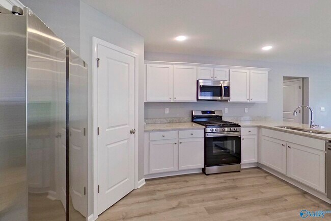 Building Photo - 395 Angela St