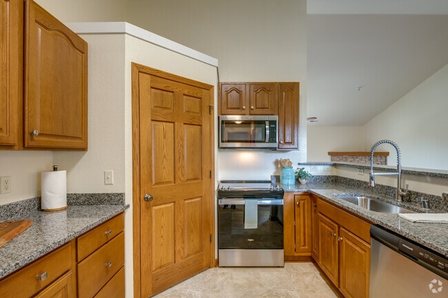2 BR, 2 BA - 1,900SF - Lake Park Reserve