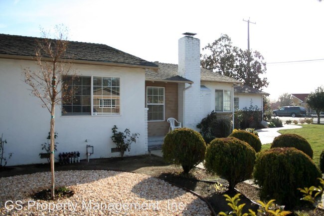 Building Photo - 904 Toyon Ave