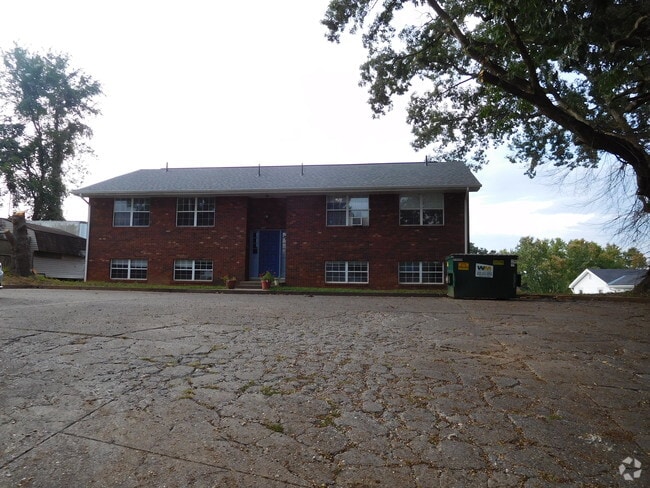 Building Photo - 101 Colonial Oaks Dr