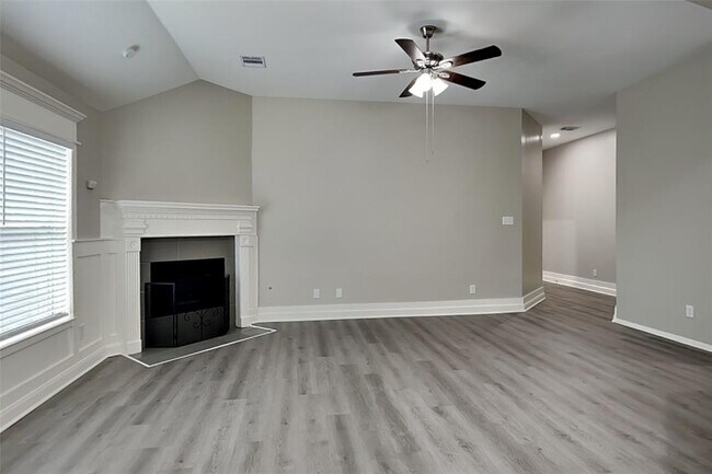 Building Photo - 3623 Sparrow Dr