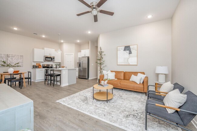 Foto del edificio - 3 bedroom 2 bath Townhome  - Flexible Leas...