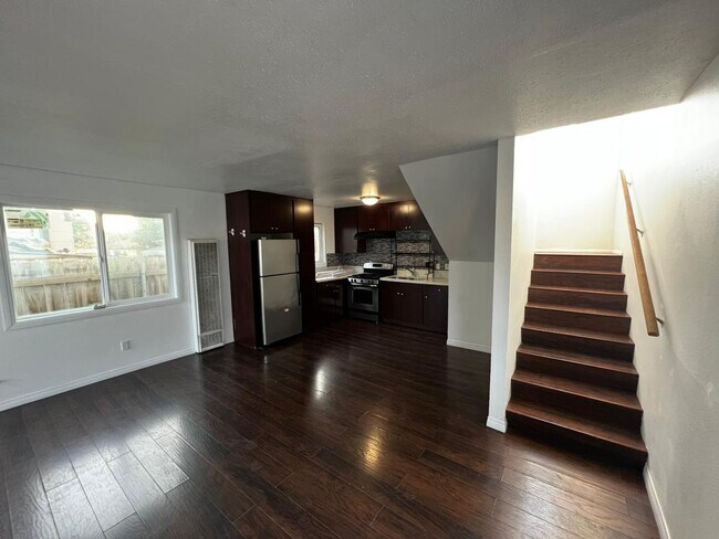 Foto del edificio - 1017 E 18th St