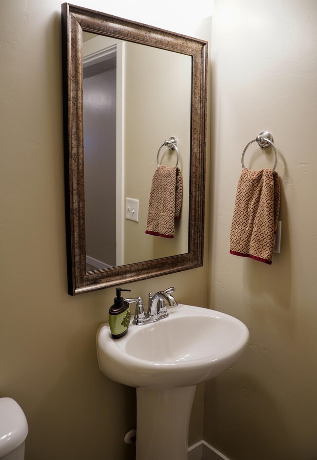 Foto del edificio - 528 Fox Chase Dr