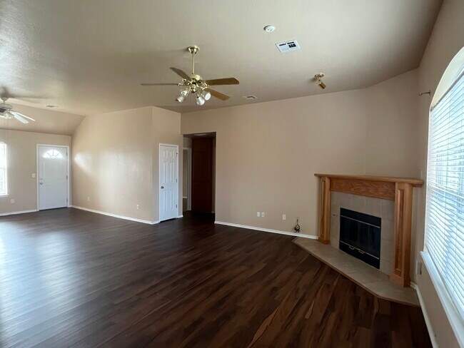 Building Photo - 8400 Aspen Hills Dr