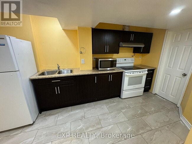 Building Photo - 59 Roadmaster Ln