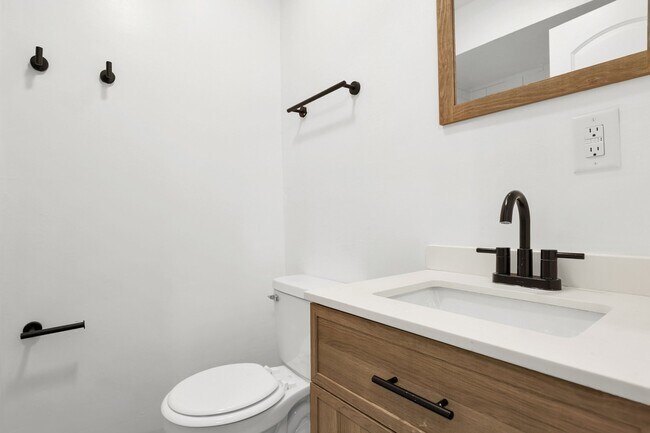 Foto del edificio - 4448 Mathews Ave
