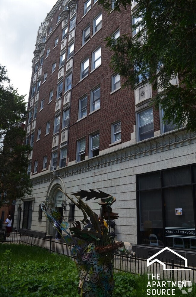 Building Photo - 6930 N Greenview Ave