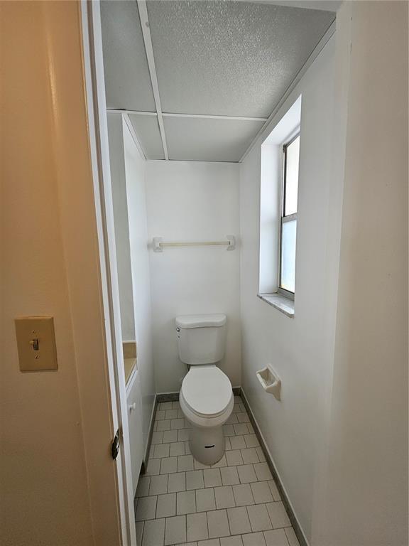 Building Photo - 7911 Colony Cir N