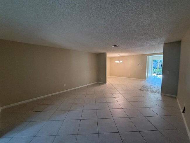 Foto del edificio - 9280 Sable Ridge Cir