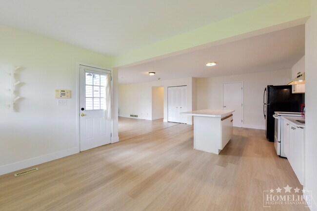 Building Photo - Bright 2 Bedroom Ground Level Lower Suite in Clayton Heights with Private Patio and Optional Flex...