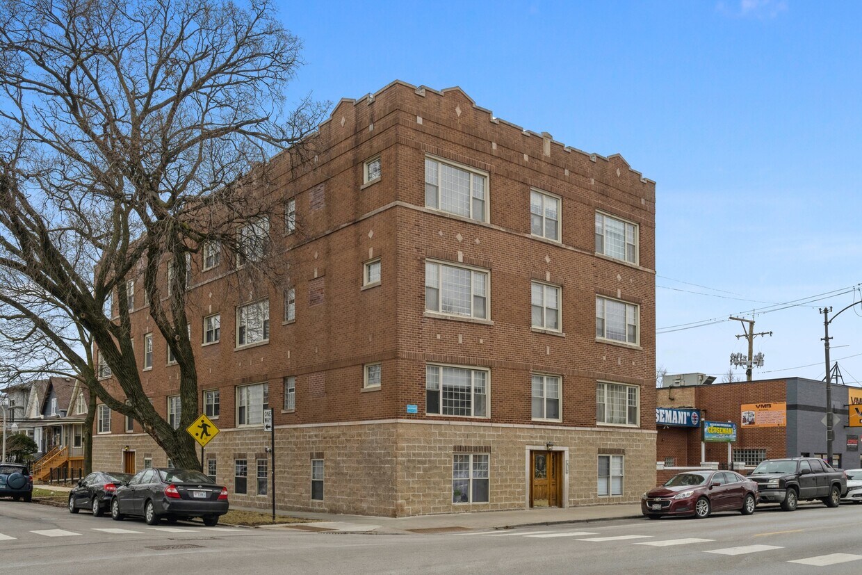 Foto principal - 3221 N California Ave