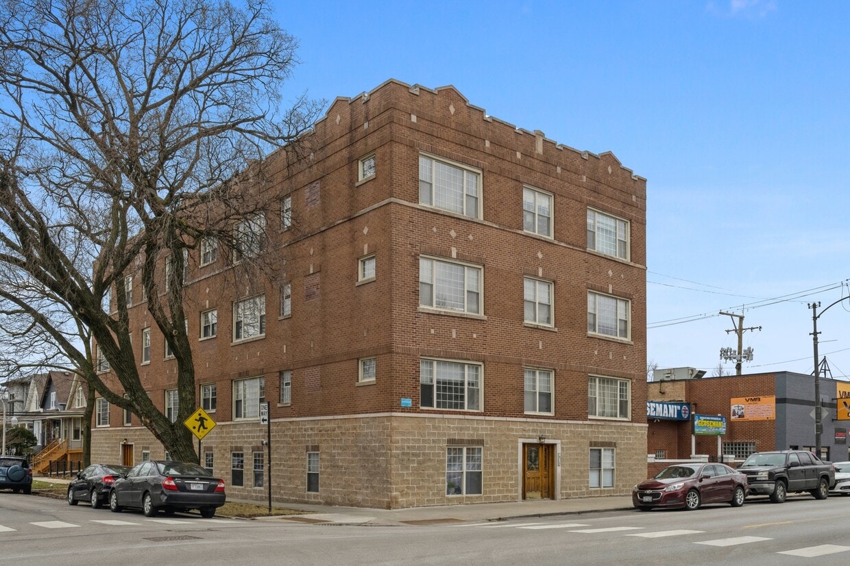 Primary Photo - 3221 N California Ave
